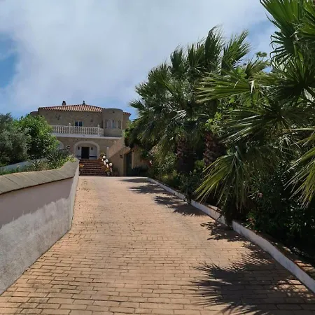 Villa El Castillo *